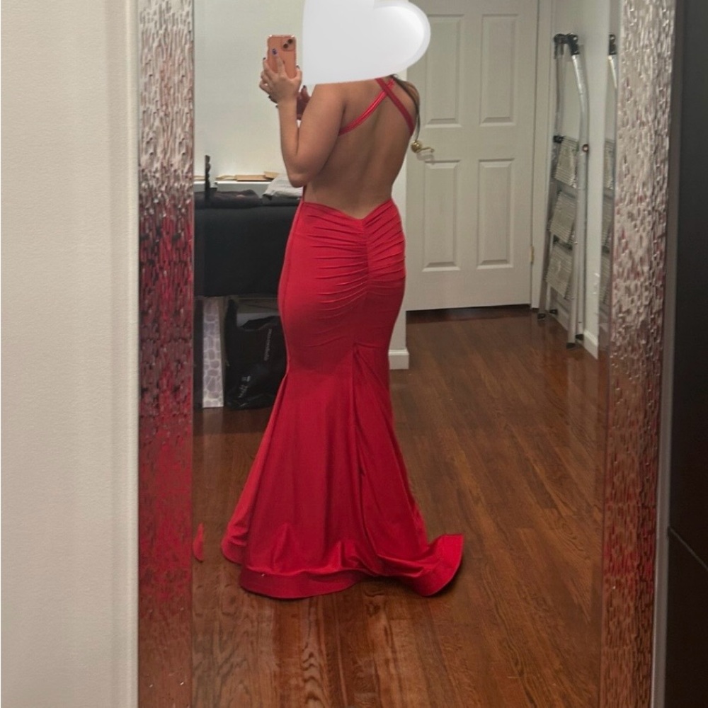 Chic Red Backless Evening Dress - image 3